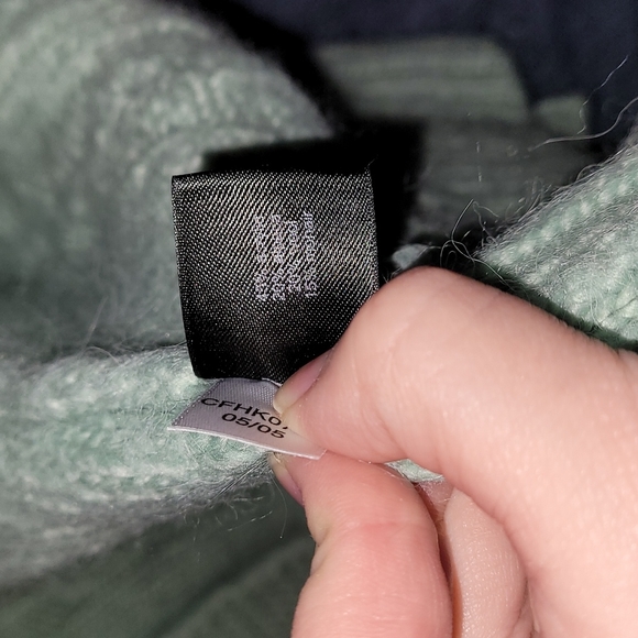 Button up sweater - Picture 3 of 3